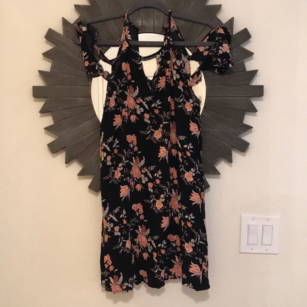 Nordstrom lush black floral cold shoulder dress